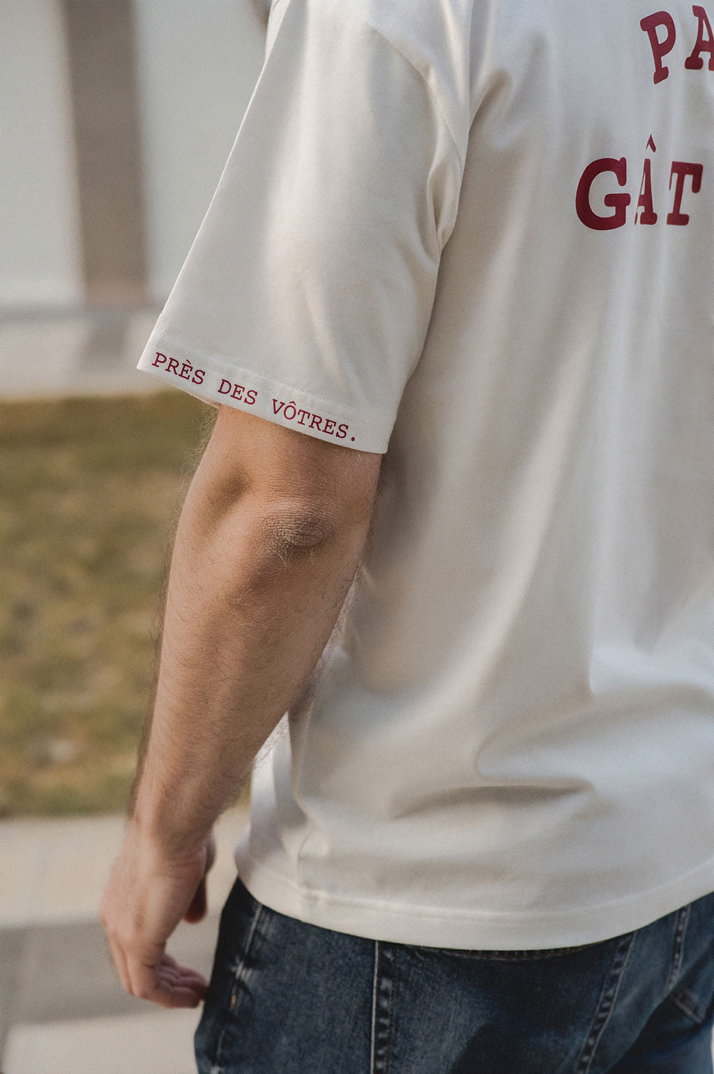 Camiseta blanca Loin des ondes, près de vôtres